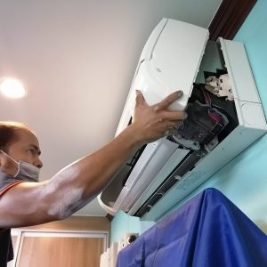 บริการตัดล้างแอร์ติดผนัง ขนาด 9,000-24,000 BTU