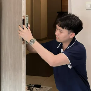 บริการติดตั้งกลอนประตูดิจิตอลชนิดมือจับ (Main Lock)